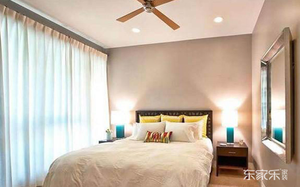 小戶型臥室裝修如何避免太過(guò)擁擠壓抑？