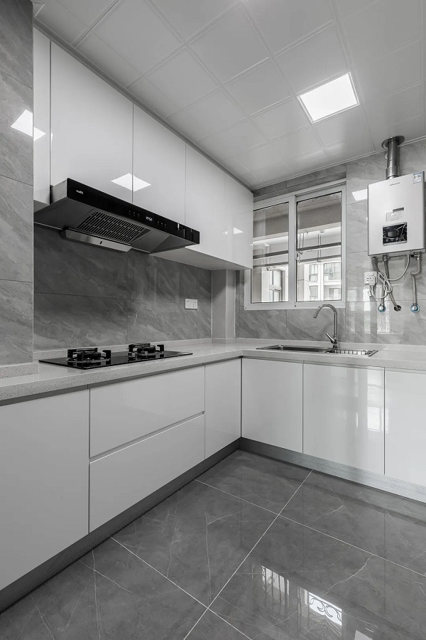 92平米現(xiàn)代簡(jiǎn)約設(shè)計(jì)，不做電視柜更簡(jiǎn)練舒適