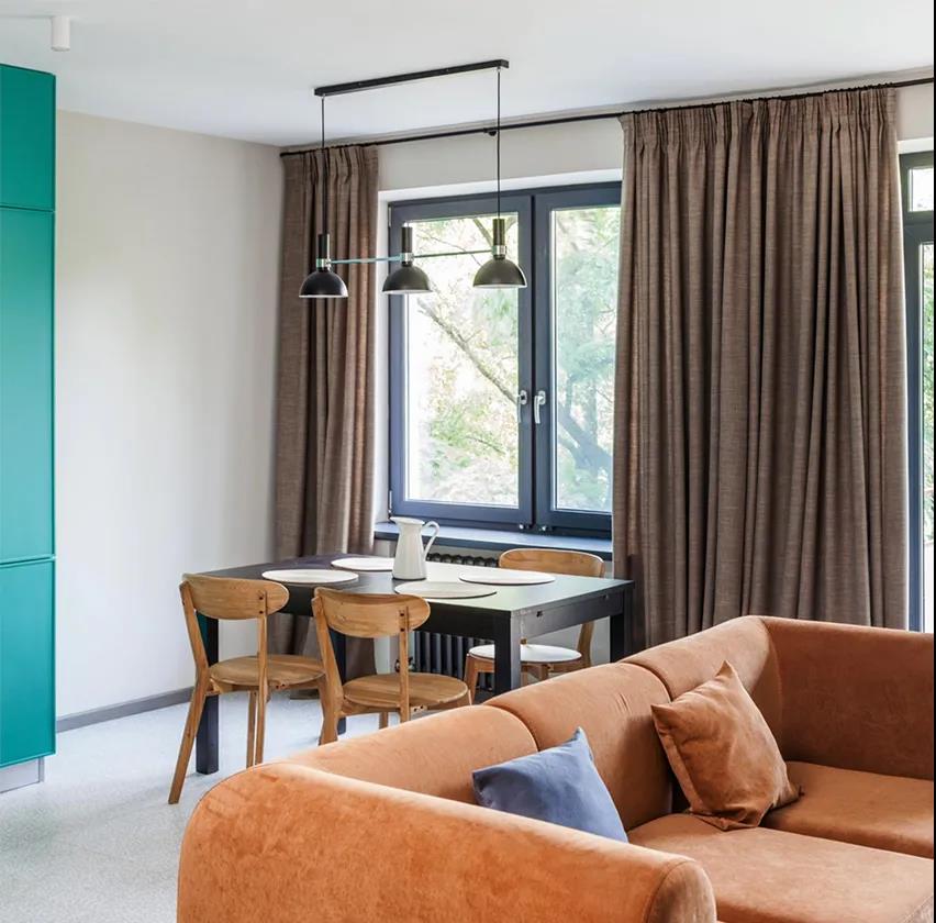 92平現(xiàn)代復(fù)古風(fēng)格裝修，湖藍色+水磨石餐廳