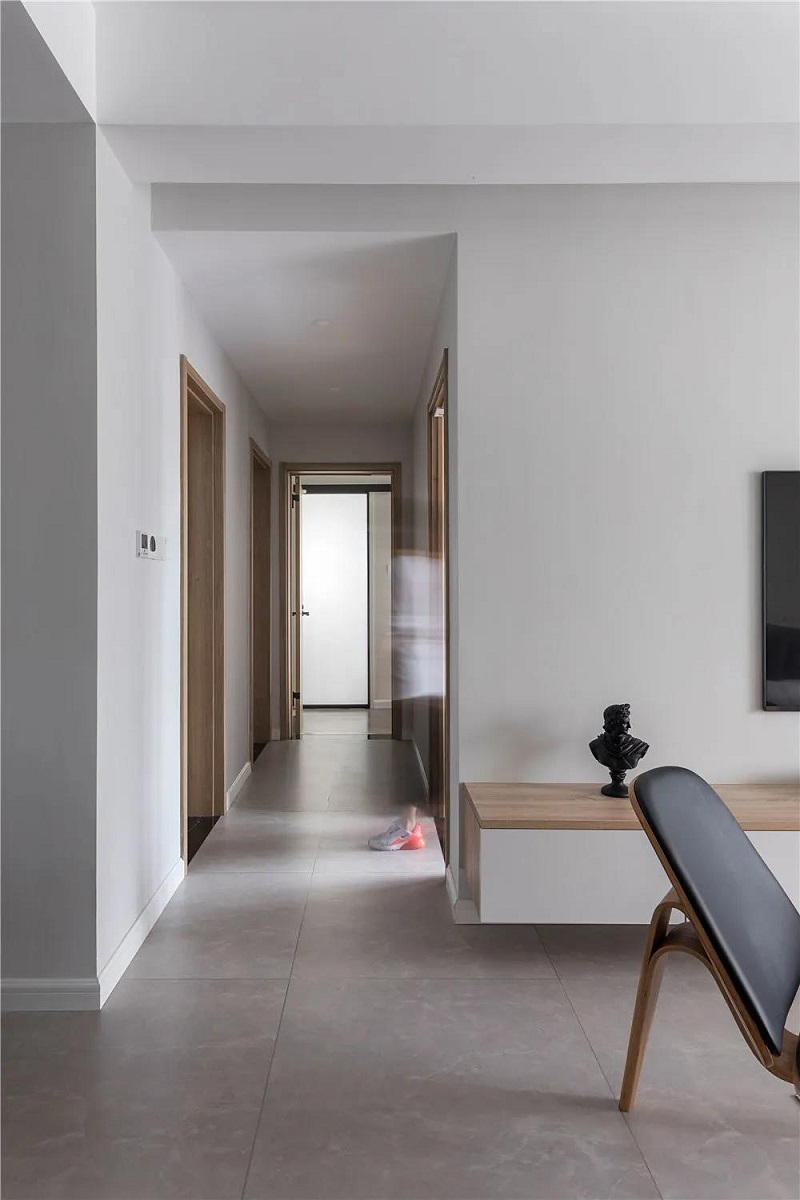 102平米三居室極簡風，巧用中性色打造舒適的居家環境