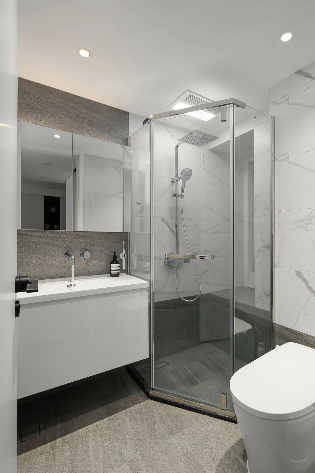 80平現(xiàn)代兩房裝修，溫馨簡(jiǎn)單家裝案例