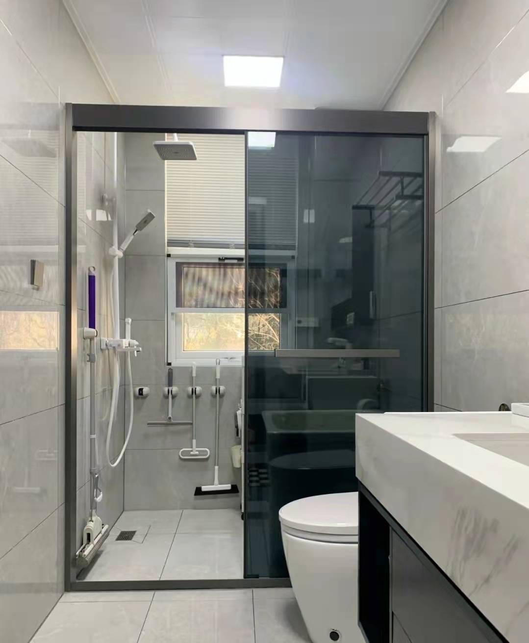 97平三房現代極簡風裝修，整體溫馨感十足