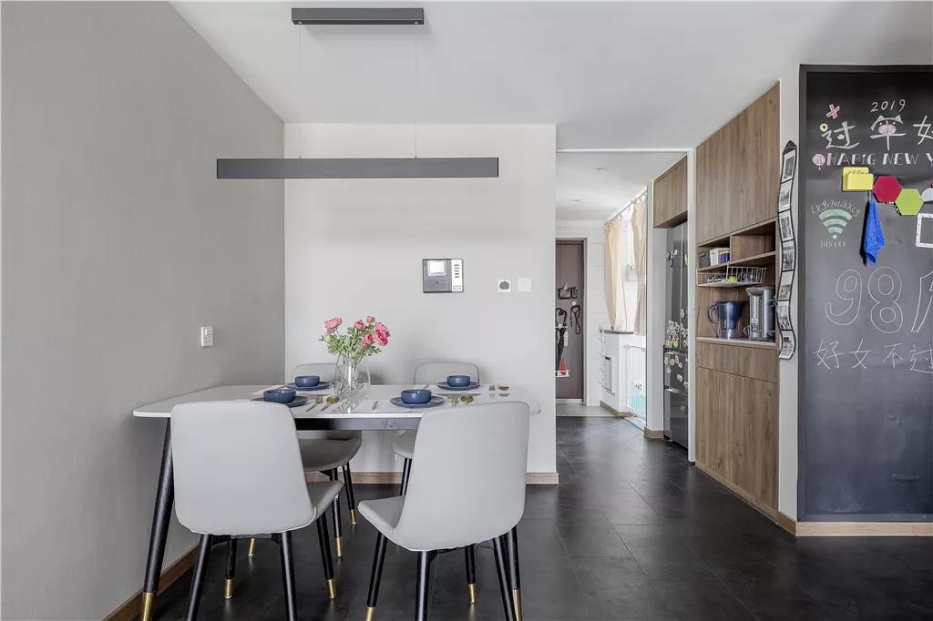 100㎡現(xiàn)代風(fēng)格裝修效果圖，臥室小衣帽間收納實(shí)用！