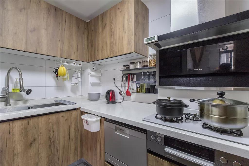 100㎡現(xiàn)代風(fēng)格裝修效果圖，臥室小衣帽間收納實(shí)用！