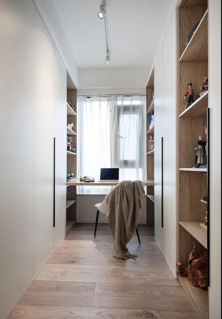 129㎡現(xiàn)代風格裝修效果圖，窗簾代替陽臺門！