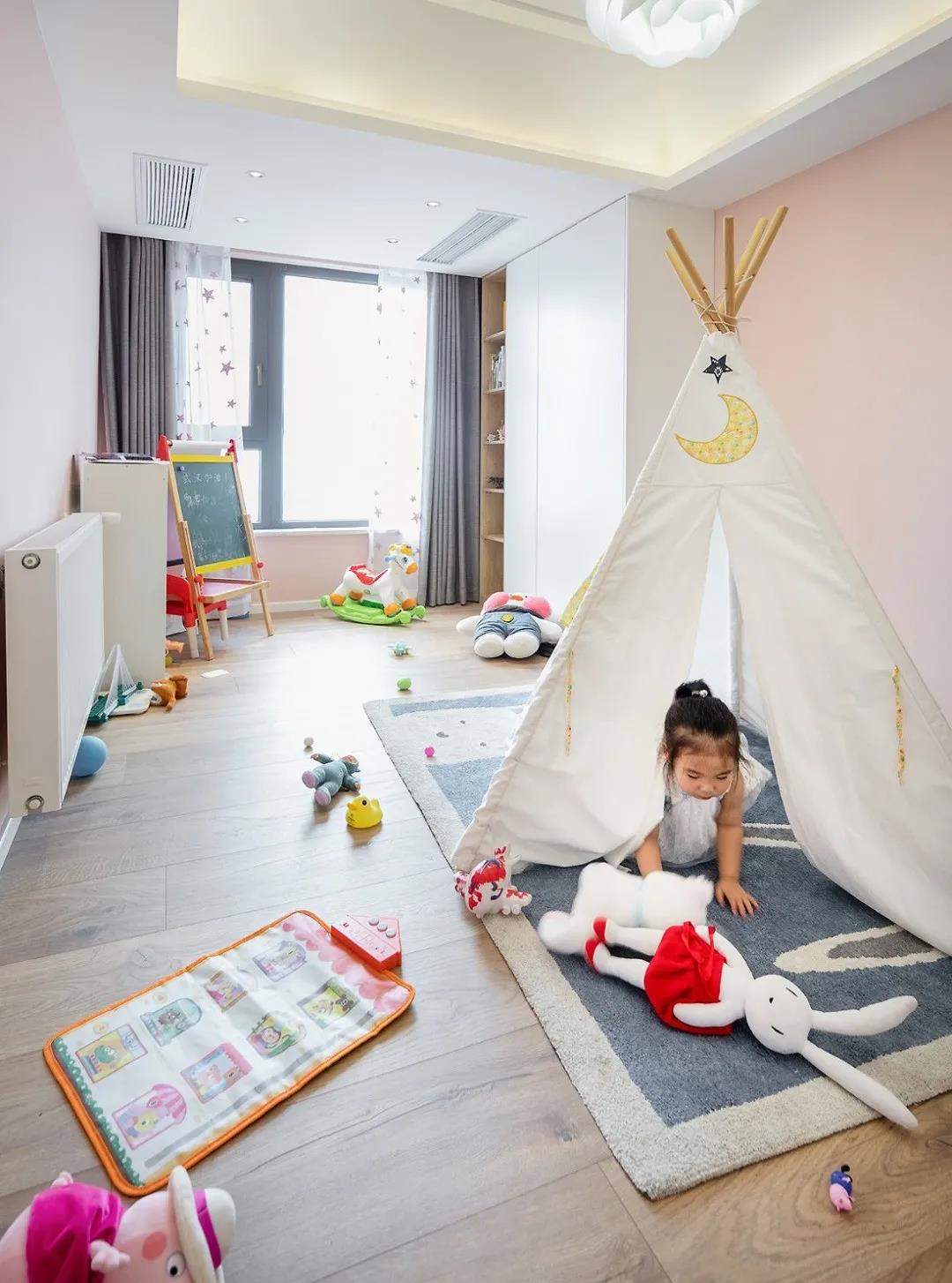 129㎡現(xiàn)代風格裝修效果圖，窗簾代替陽臺門！