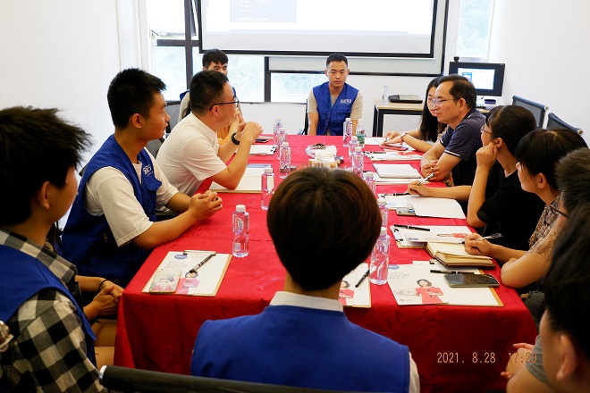 校長(zhǎng)關(guān)愛就業(yè)學(xué)生